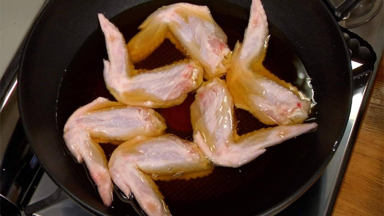 Sauce de poisson frit Ailes de poulet aux poivrons de Shishito